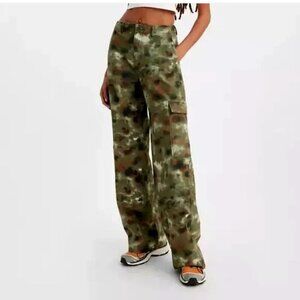 Levi's Premium Baggy Cargo Pants Mossy Green Watercolor Camo Women's 27 x 30 NWT
